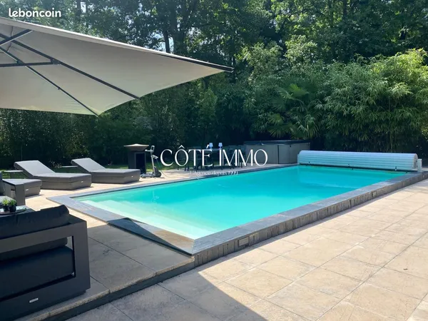 Propriété 8 pièces 271 m²