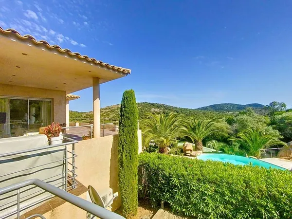 Maison 10 pièces 296 m²