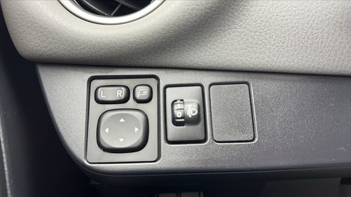 Toyota Yaris 1.3 VVT-i 100 - Dynamic Business – 2017 – 139738 km – Essence – Boîte Manuelle — photo 21