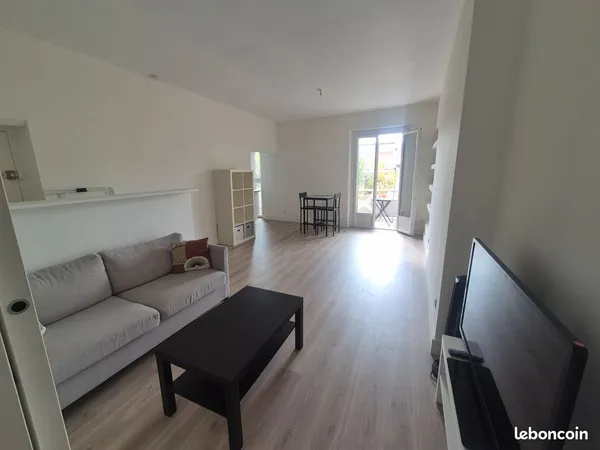 T1 bis meublé rénové à neuf - 46 m² - Balcon - Cave- Hyper-centre Manosque