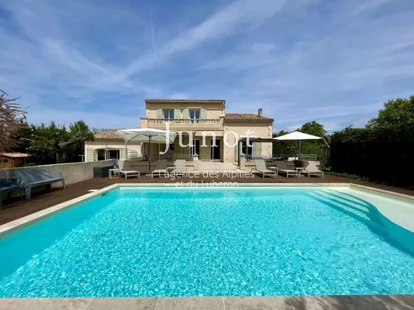 Maison 9 pièces 265 m²