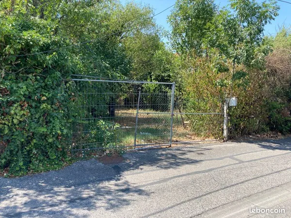 Terrain constructible de 400 m2 à vaulx en velin