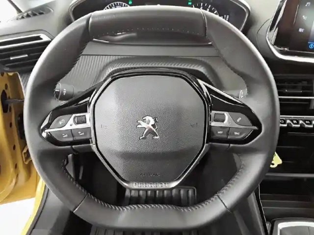 Peugeot 208 puretech 75 s&amp;s bvm5 — photo 51