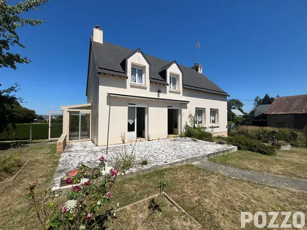 A Vendre - Saint Hilaire Du Harcouet - Maison 6 pièce(s) 114 m² - Vie de plain-pied - Proximité des 
