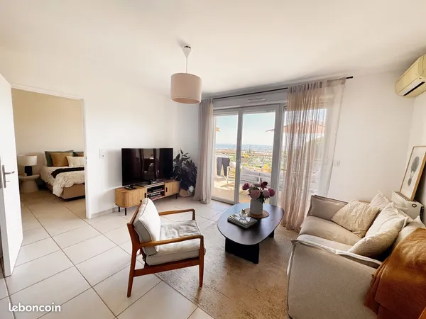 Appartement au calme absolu, vue mer, belle terrasse