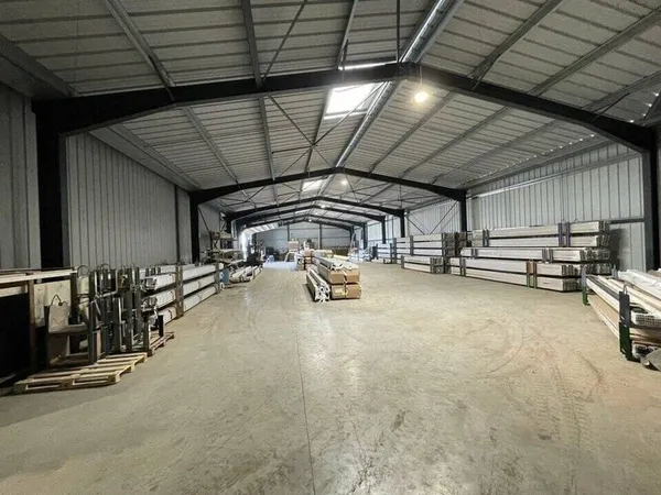 Entrepôt 4 pièces 2448 m²
