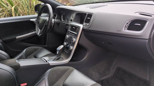 Volvo V60 2.0 T6 367 AWD Geartronic - Polestar – 2017 – 115440 km – Essence – Boîte Automatique — photo 18