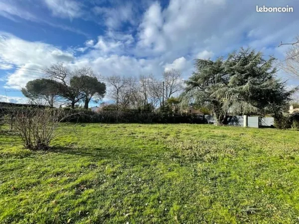 Terrain 700 m²