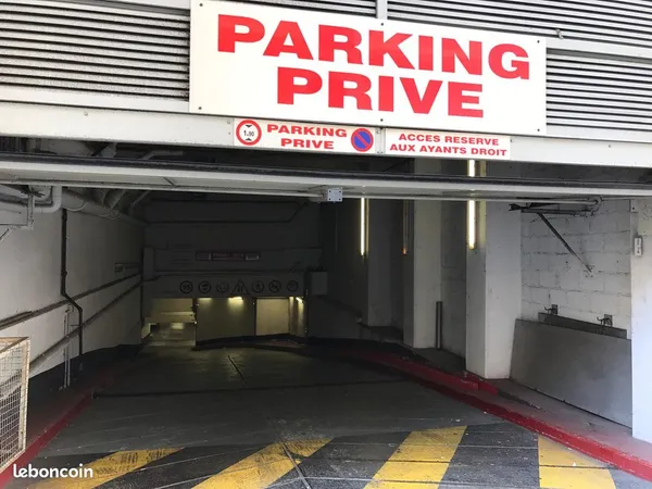 Parking à louer rue de France