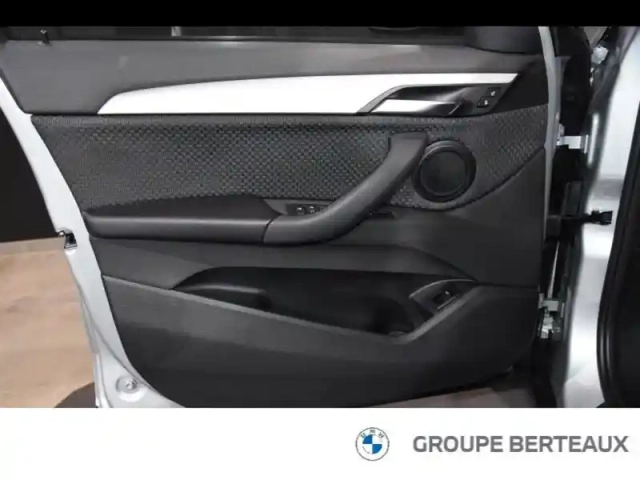 Bmw X1 sdrive18da 150ch business design — photo 9