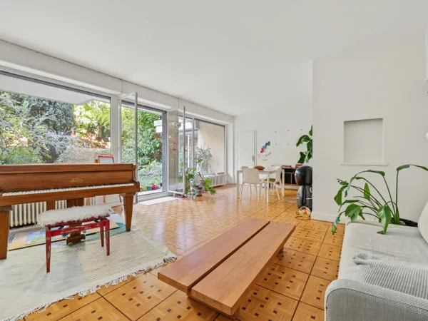 GARCHES - Rez de jardin familial de 114,33 m² avec terrasse et jardin de 78,38 m²