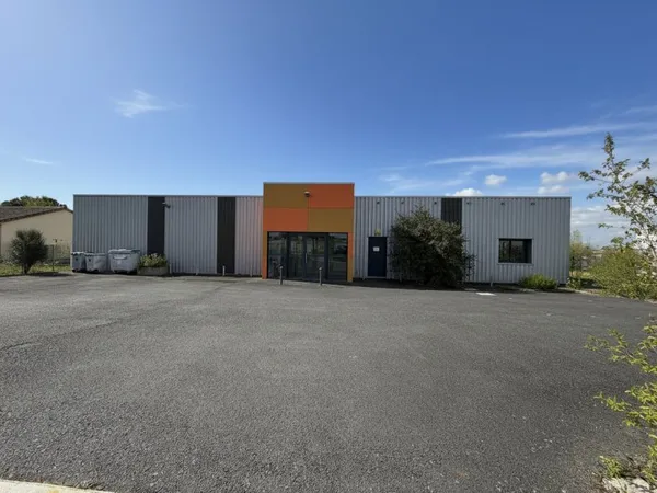 Local commercial Migne Auxances 4 pièce(s) 398.88 m2