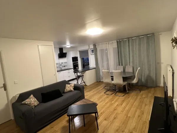 Chambre à louer dans magnifique colocation meublée
