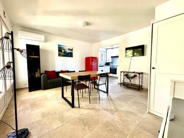 Studio 1 pièce 28 m²