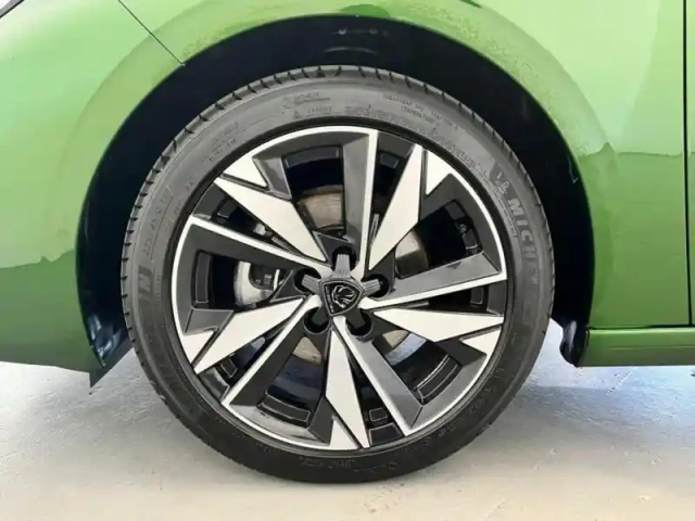 Peugeot 308 phev 180ch allure pack e-eat8 — photo 7