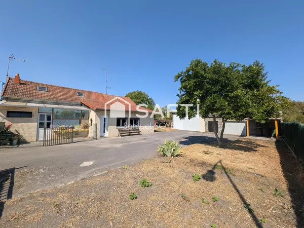 ENSEMBLE DE 2 HABITATIONS AVEC GARAGES ET JARDIN