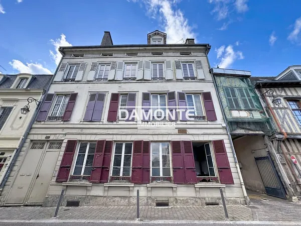 TROYES - AU COEUR DU CENTRE VILLE