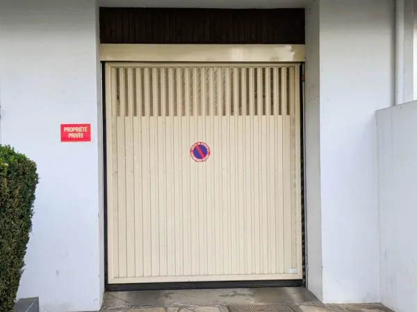 Garage de 15 m² dans cour sécurisée à vendre à METZ Sablon