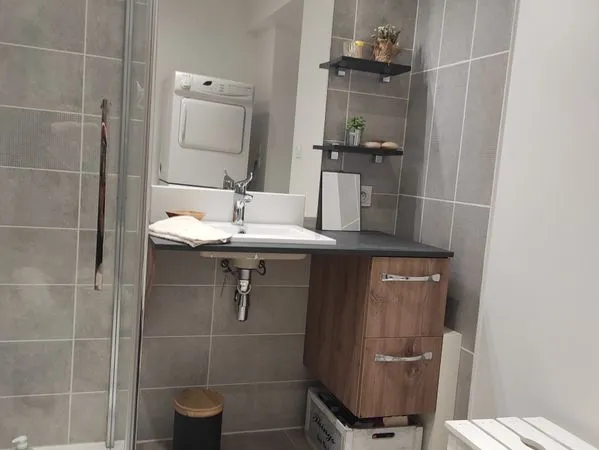 Loue appartement meublé