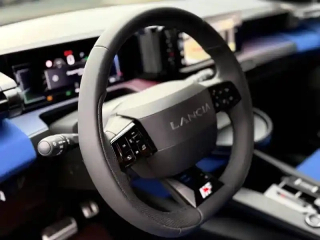 Lancia Ypsilon h.f. perfo 280ch 54kwh hf — photo 12