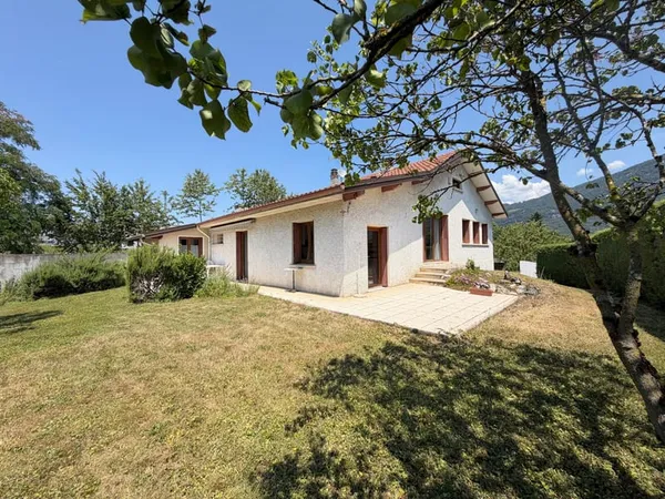 Maison avec terrain - Challes-les-Eaux - proximité Médipôle