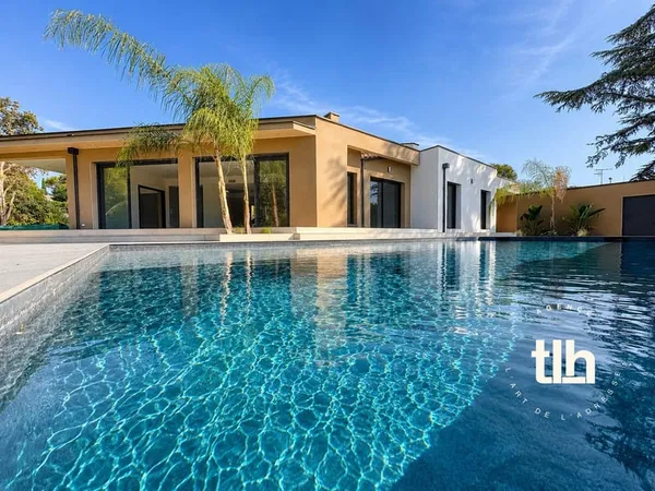 Villa rénovée 290 m² avec piscine - terrain 1440 m² - Ca