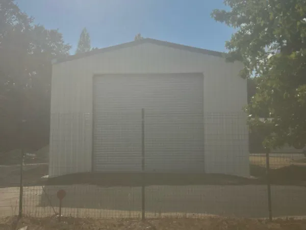 Loue bâtiment