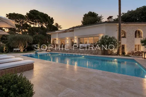 Villa 9 pièces 320 m²