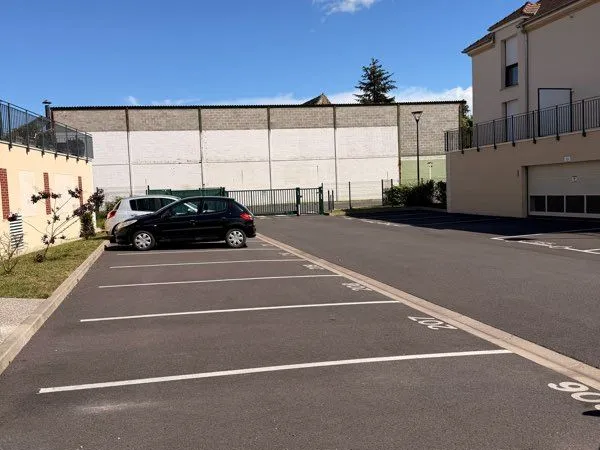 Place de stationnement extérieure - sécurisée