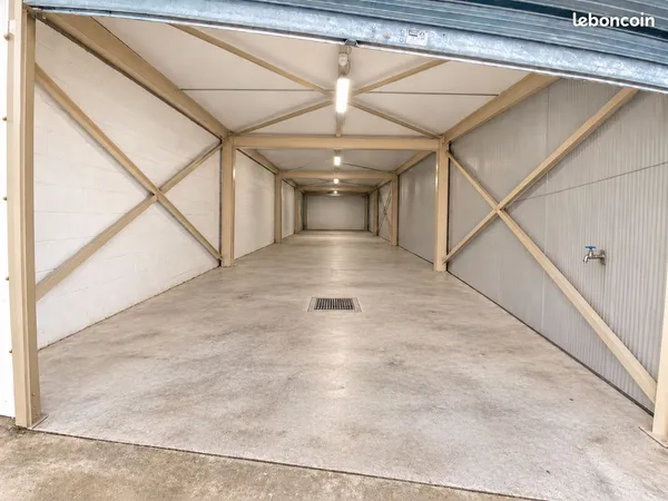 LOCAL 140 m² -ATELIER -GARAGE- STOCKAGE. 94 LIMITE 91