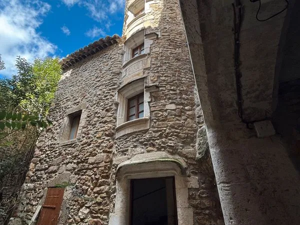 Maison de village, dépendance château - St-Julien-de-Peyrolas, Gard