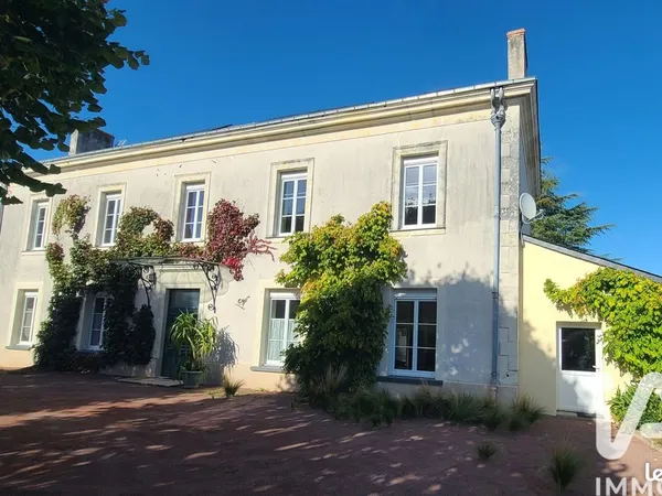 Maison 11 pièces 301 m²