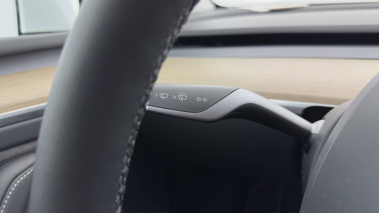 Tesla MODEL Y RWD — photo 23