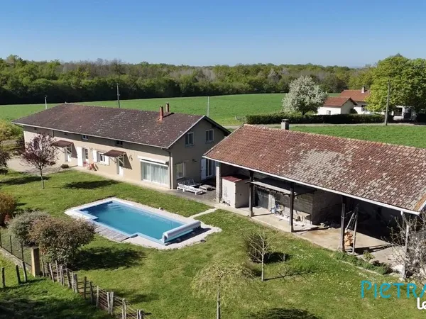 Maison 7 pièces 342 m²