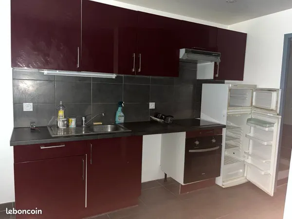 Grand studio 35 m2 proche Tram crois d'argent