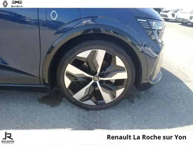 Renault Megane e-tech electric ev60 220ch techno optimum charge — photo 8