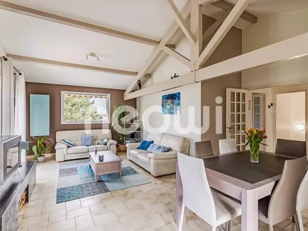 Maison sur 2177 m² constructible avec vue et piscine