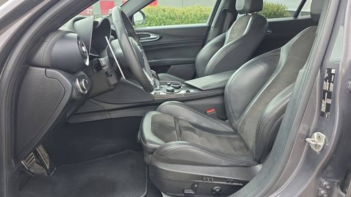 Alfa Romeo Giulia 2.2 JTD 210 Q4 AT8 - Veloce Ti – 2020 – 115288 km – Diesel – Boîte Automatique — photo 25