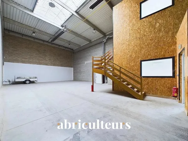 Local d'activité de 270 m²  proche Chartres et axes majeurs, à 1h de Paris en location (28630)