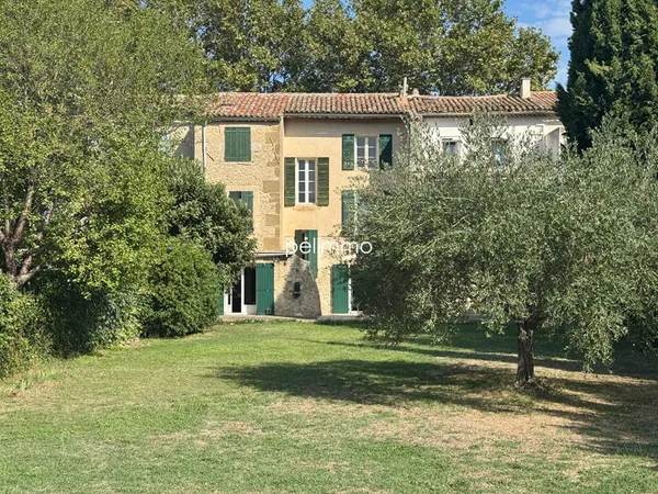 EYGUIÈRES - Immeuble 3 appartements + terrain - 226m² / 760m²