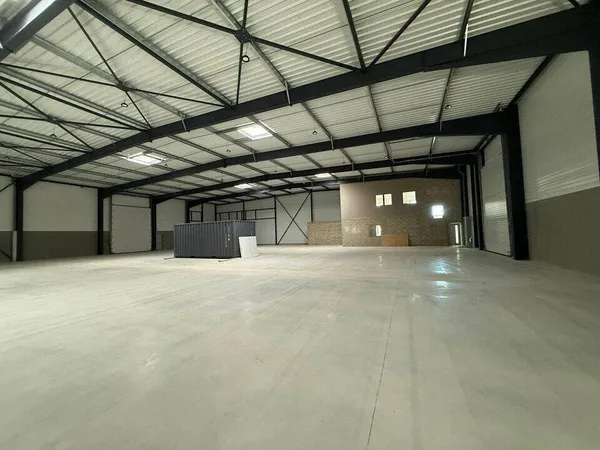 Local d'activité 1825 m²