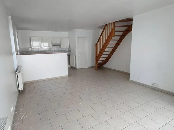 CURGIES appartement T3 duplex 78m2 prox axes autoroutiers Maubeuge, Valenciennes, Bruxelles
