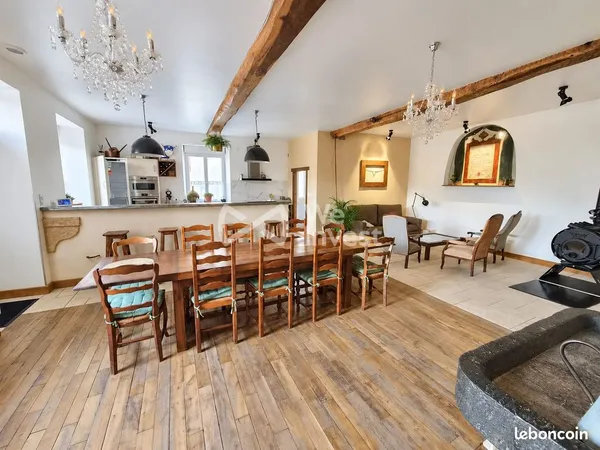 Maison 8 pièces 228 m²