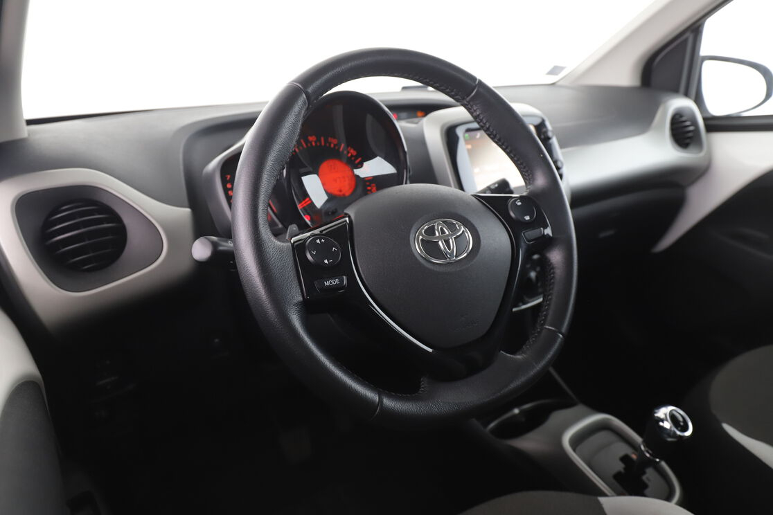 Toyota Aygo 1.0 VVT-i X-Play X-Shift — photo 10