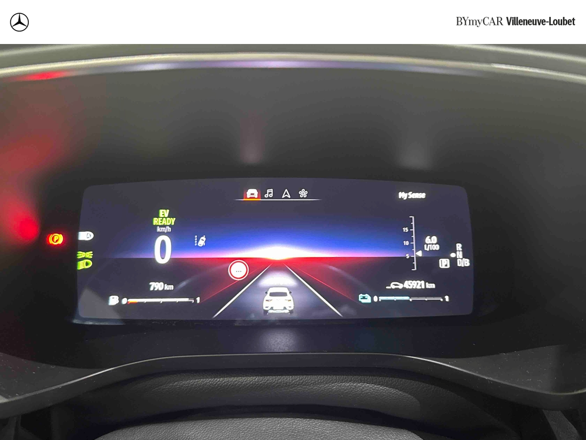 Renault Arkana E-Tech 145 - 21B — photo 17