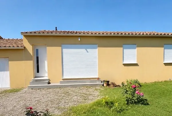 Maison récente T4 de plain-pied - 3 chambres - Garage 32 m² - Terrain 600 m² - Oraison