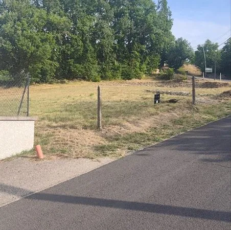 Terrain constructible viabilisé secteur Montrodat