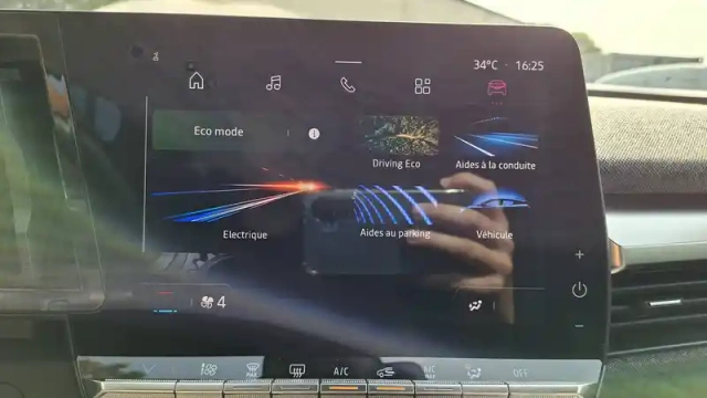Renault Megane e-tech ev60 220 ch optimum charge — photo 27