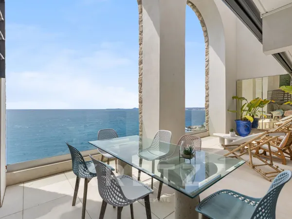 Appartement sur falaise avec vue mer