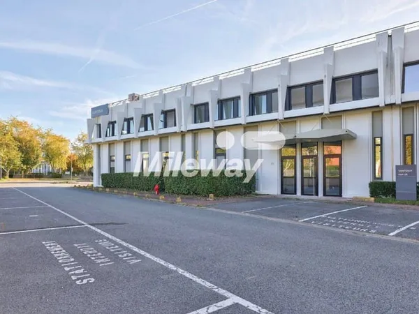 Local d'activité 854 m²